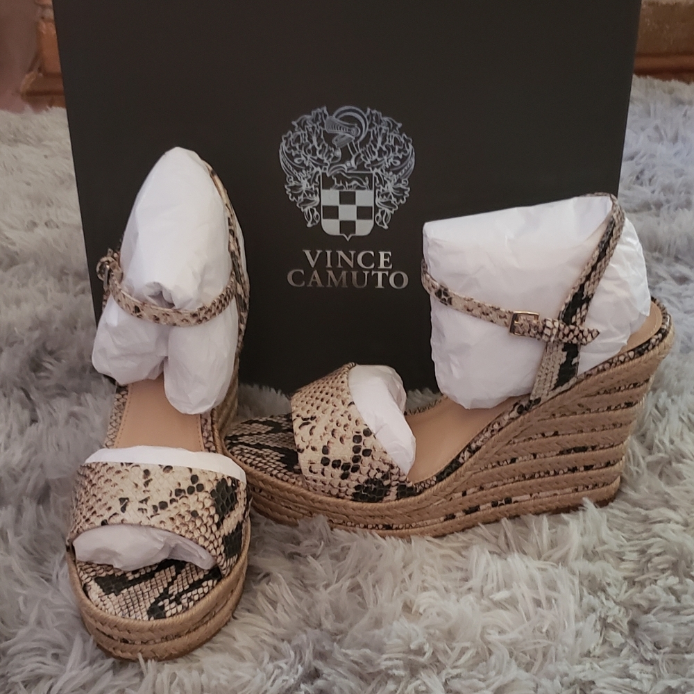 Vince Camuto wedges 9.5